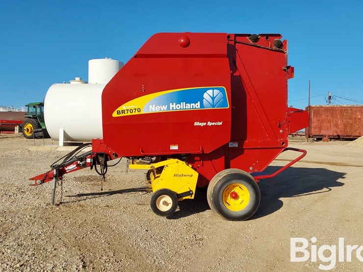 2012-new-holland-br7070-image-8