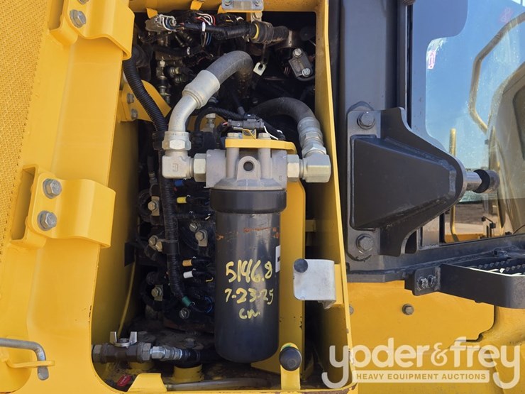 2022-komatsu-d61px-24-image-28
