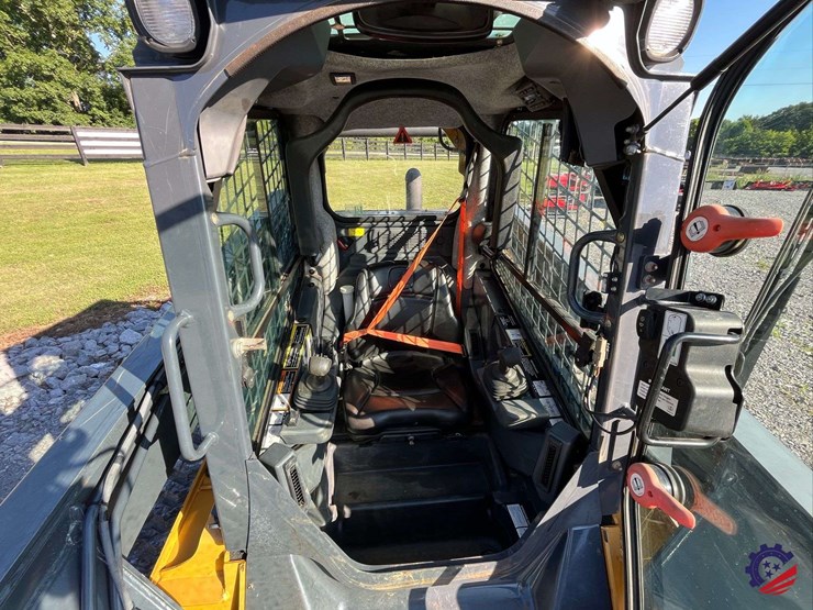 2020-deere-331g-image-39