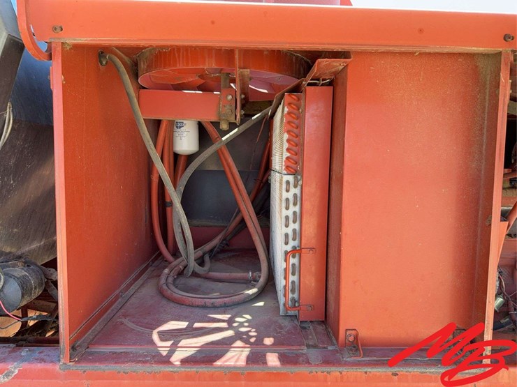 hesston-8400-image-19