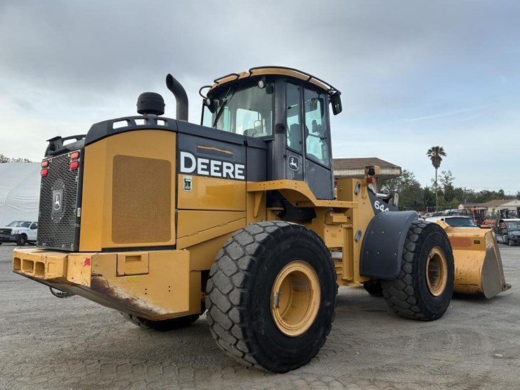 2018-deere-644k-image-3