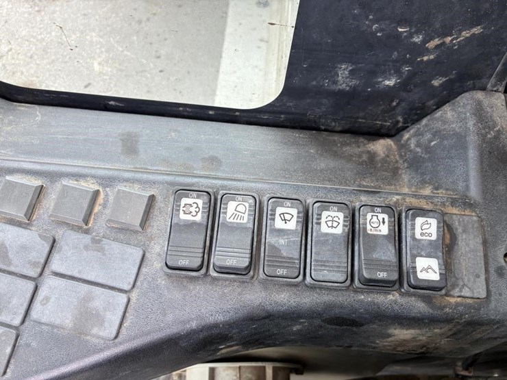 2019-takeuchi-tb2150-image-30