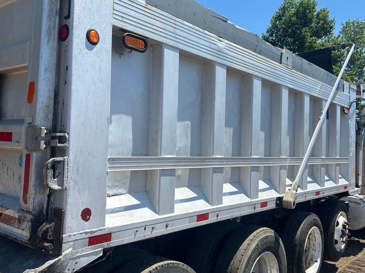 2001-mack-rd688s-image-23