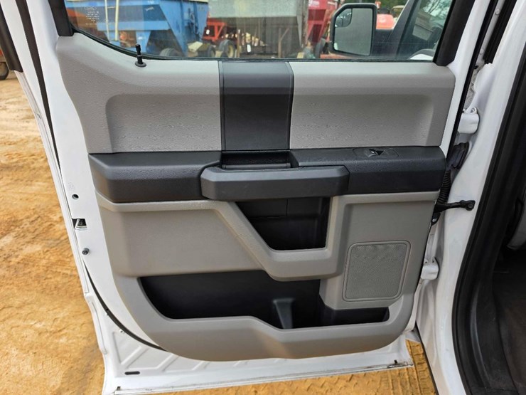 2019-ford-f150-xl-image-10