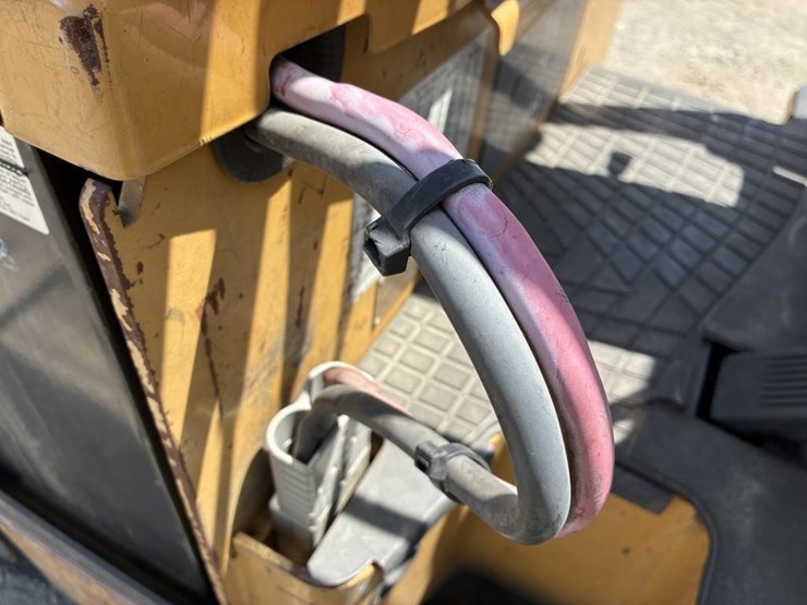 2005-caterpillar-ec18k-image-19