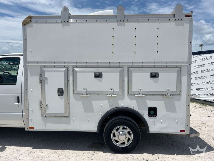 2008-ford-e350-image-15