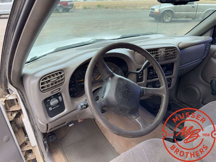 2000-chevrolet-s10-image-19