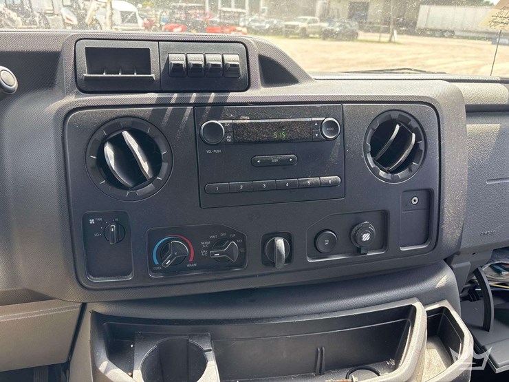 2013-ford-e-250-cargo-van-image-13
