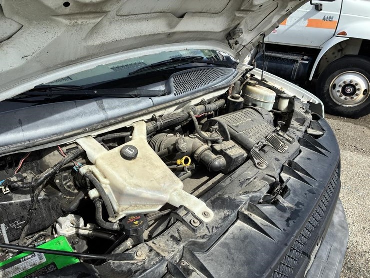 2013-chevrolet-express-3500-image-7
