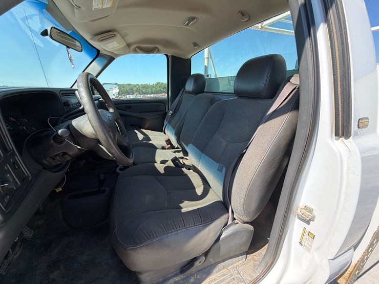 2005-chevrolet-2500hd-image-13