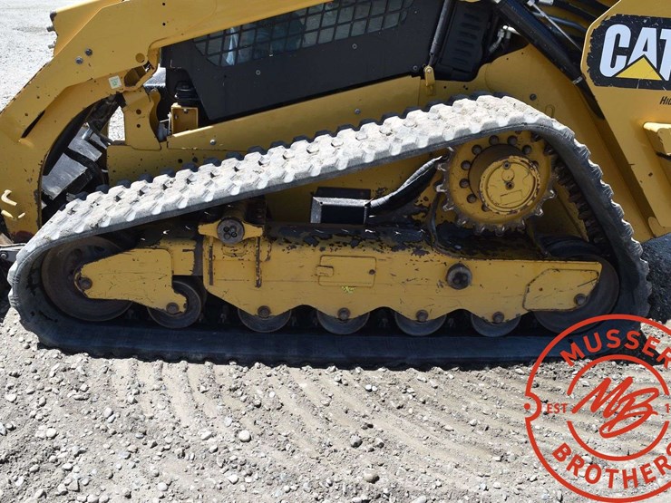 2017-caterpillar-d2-image-28