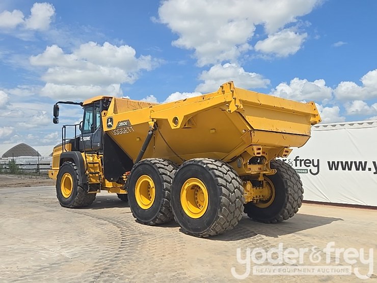 2023-deere-260e-image-3