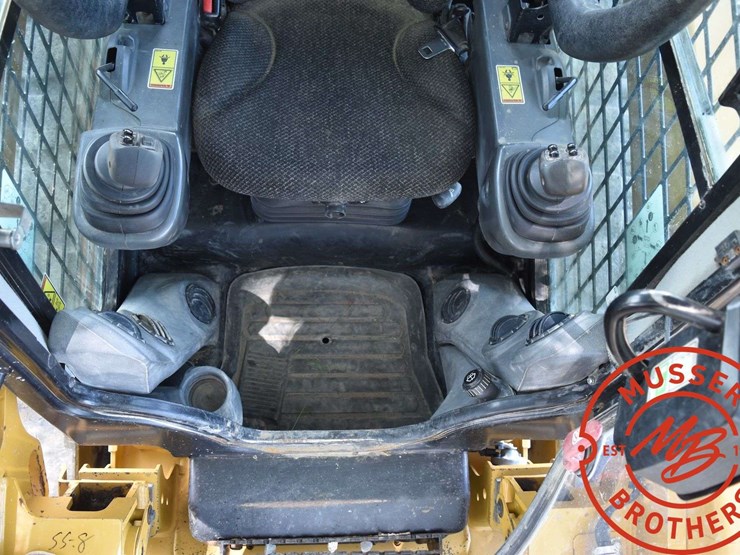 2016-caterpillar-d2-image-46
