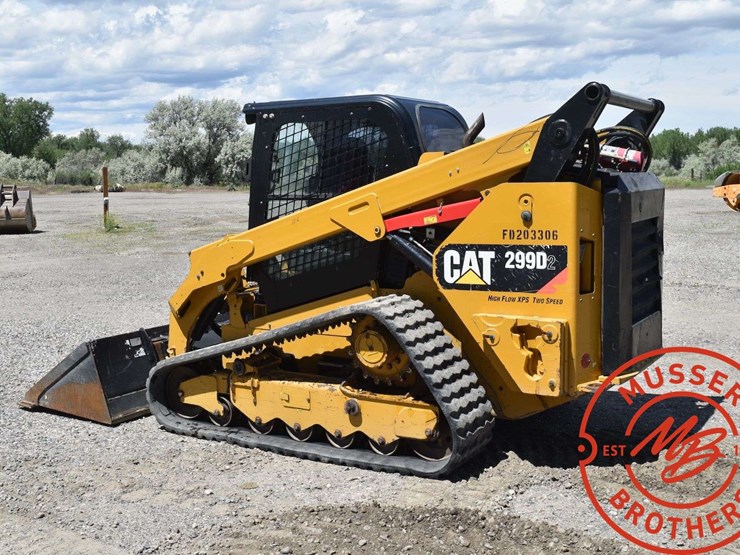 2017-caterpillar-d2-image-7