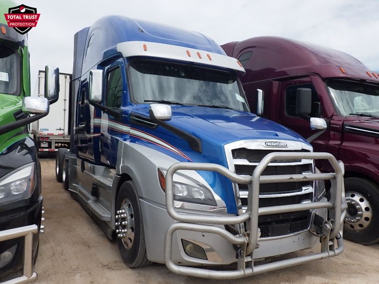 2021-freightliner-cascadia-126-image-3
