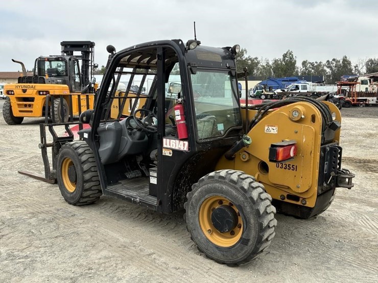 2015-caterpillar-th255c-image-4