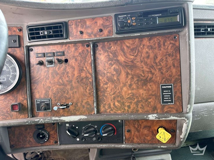 2002-kenworth-t300-image-16