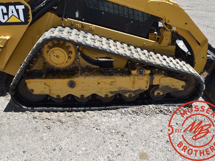 2016-caterpillar-d2-image-22