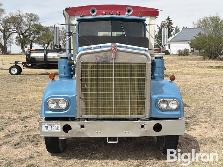 1969-kenworth-w923-image-2