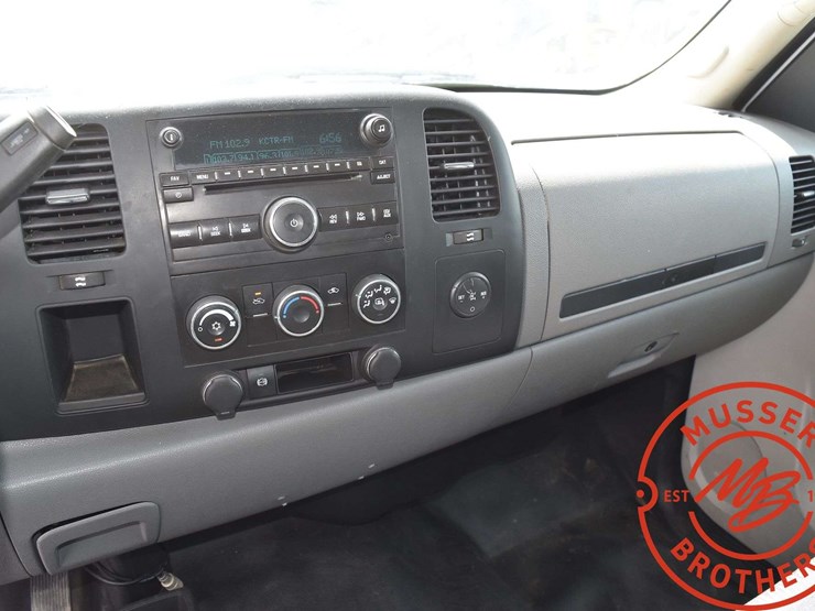 2013-chevrolet-3500-image-41