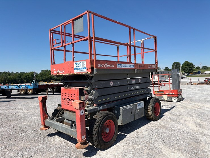 skyjack-sj7135rt-image-1