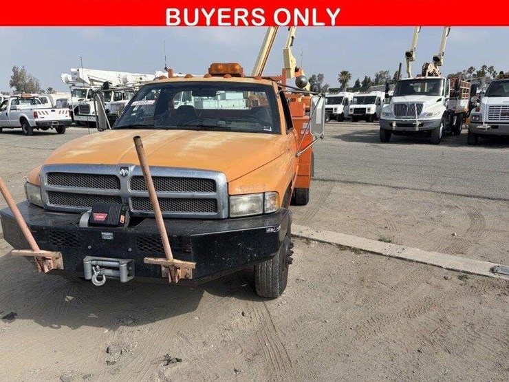 2001-dodge-ram-3500-image-1