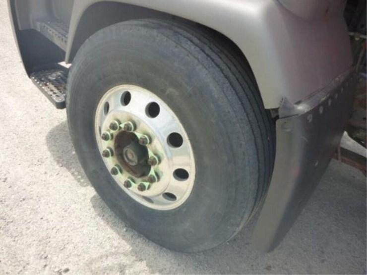 2005-gmc-t8500-image-107