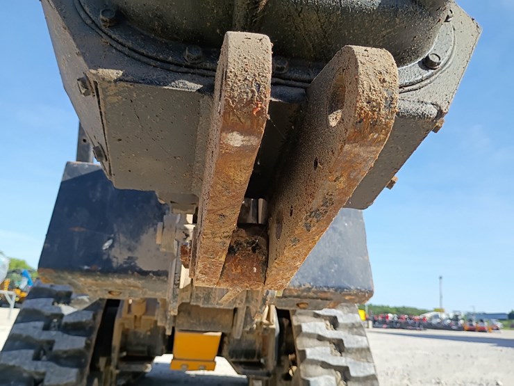 2017-ditch-witch-r300-image-42