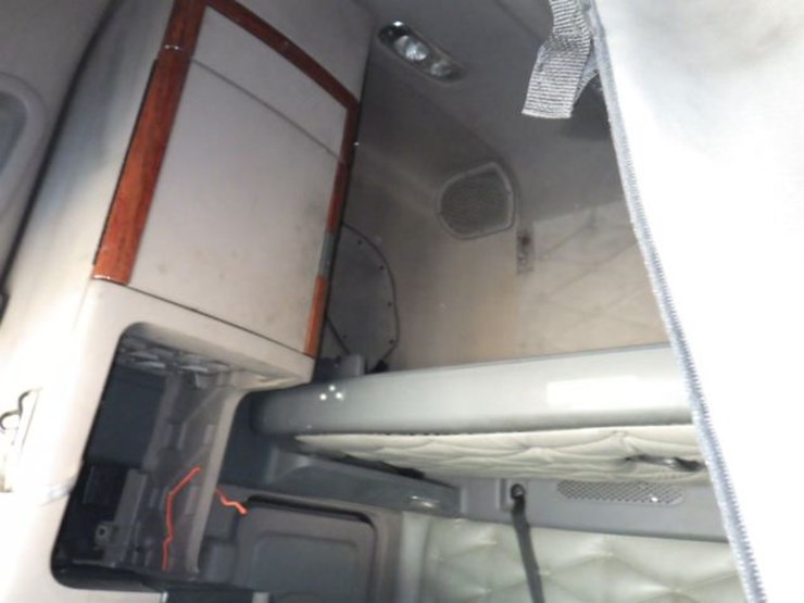 2014-freightliner-cascadia-125-evolution-image-23