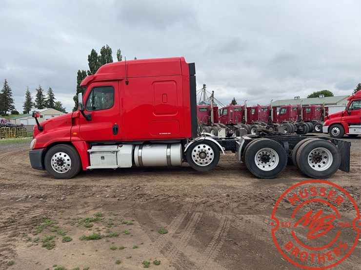 2013-freightliner-cascadia-125-image-6