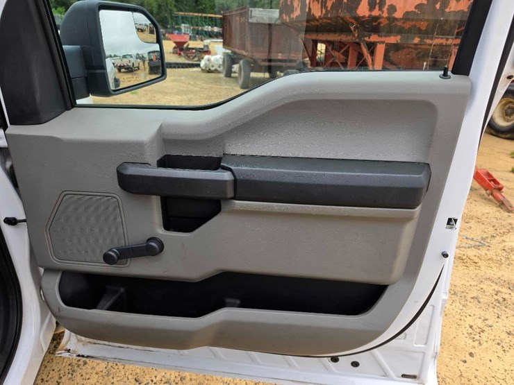 2017-ford-f150-image-8