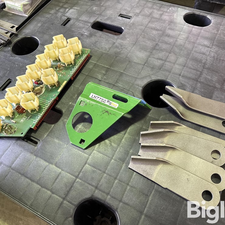 John Deere 9000 Series Combine Chopper Blades & Control Board