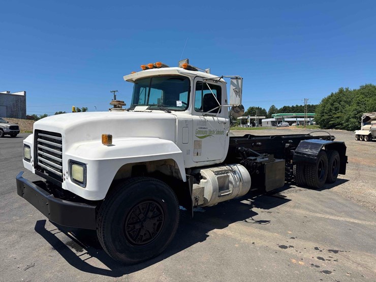 1992-mack-rd690sx-image-1
