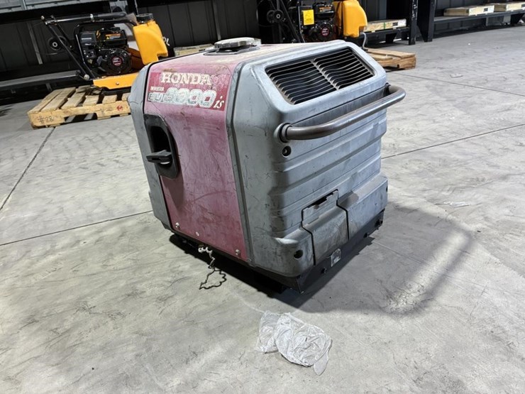 honda-eu3000is-image-3