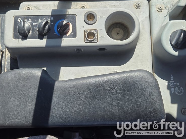 2022-komatsu-d61px-24-image-40