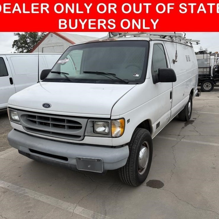 2002 FORD E350 SD