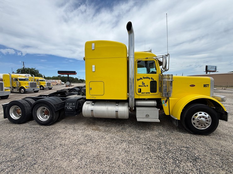 2015-peterbilt-389-image-4