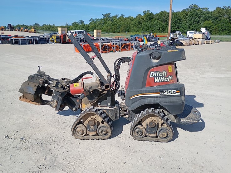 2017-ditch-witch-r300-image-3