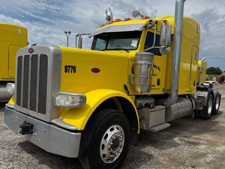 2015-peterbilt-389-image-1