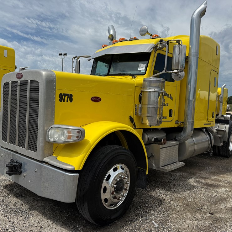 2015 PETERBILT 389