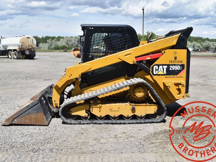 2017-caterpillar-d2-image-6