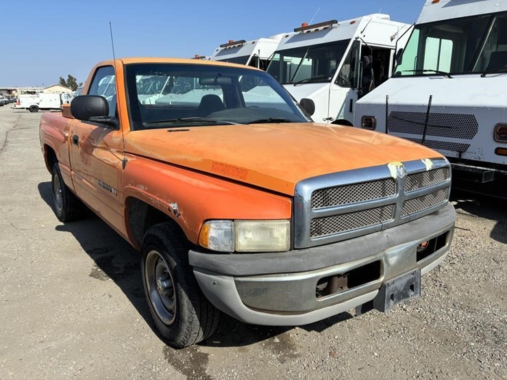 1999-dodge-1500-image-2