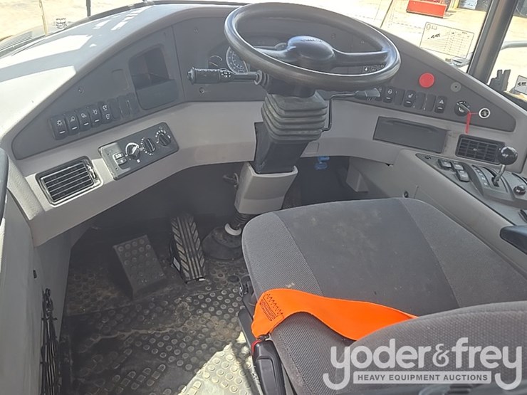 2023-volvo-a25g-image-53