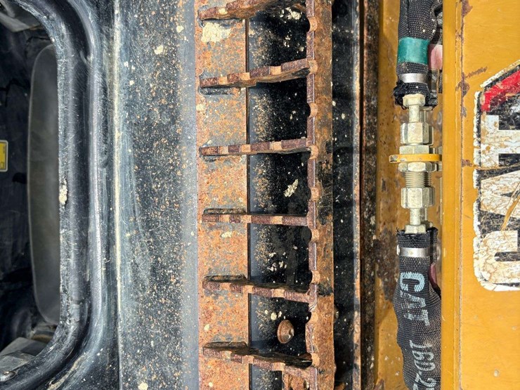 2022-caterpillar-259d3-image-49