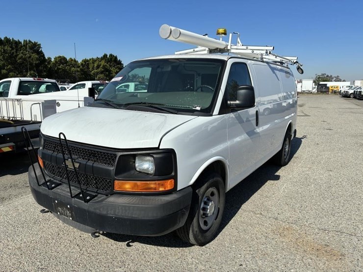 2014-chevrolet-express-3500-image-1