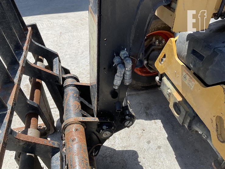 2015-caterpillar-th255c-image-10