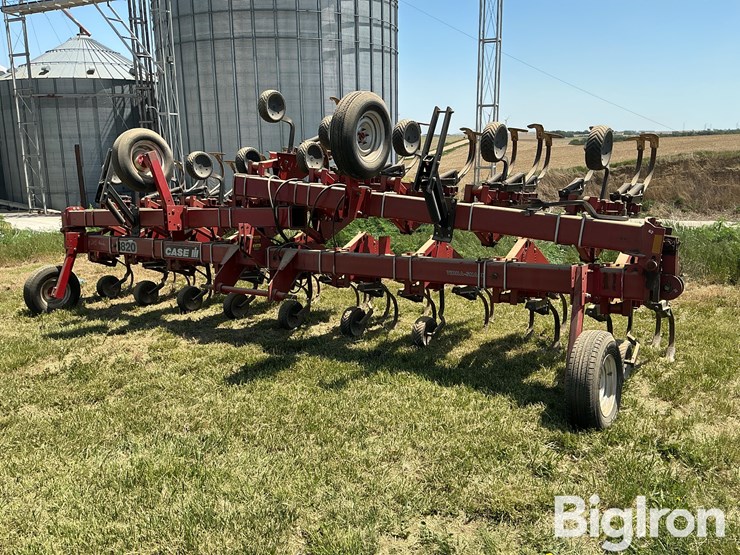 case-ih-1820-image-1