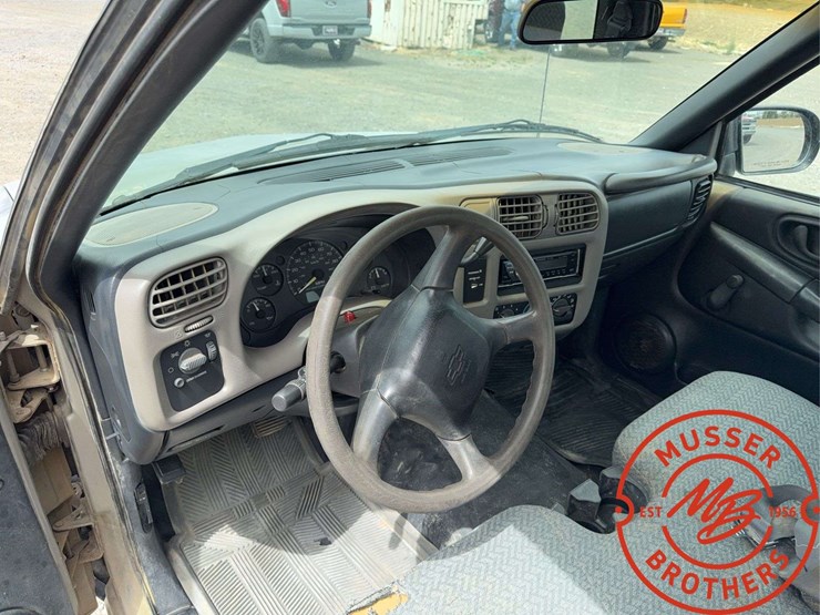 1999-chevrolet-s10-image-19