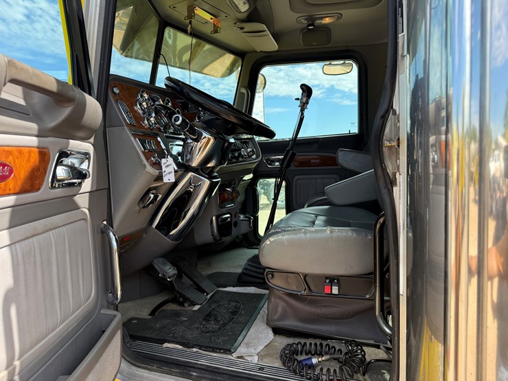 2007-peterbilt-379-image-11