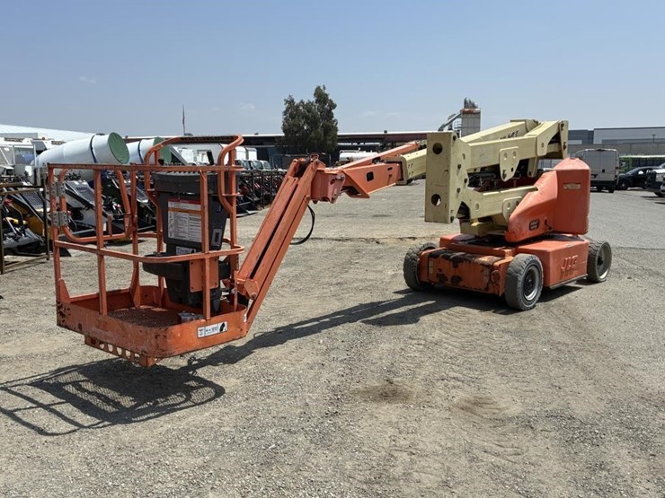 2012-jlg-e400ajpn-image-1